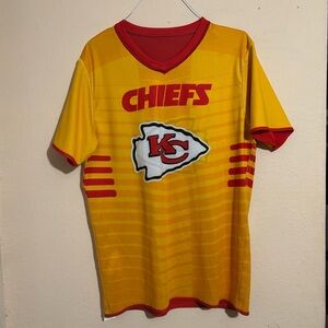Kansas City Chiefs T-shirt Yellow Short Sleeve V-Neck Size M